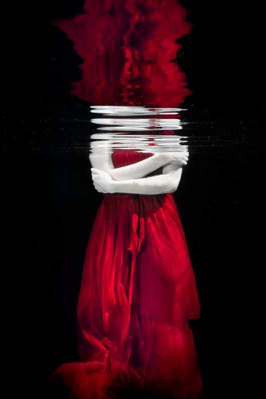 Tina Gutierrez ballet, dance and underwater ballet photographer based in Cincinnati,Ohio